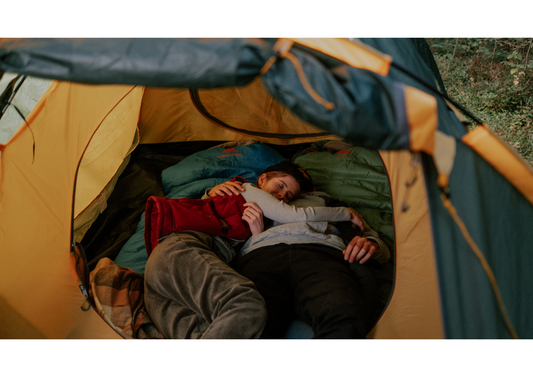 How to Choose the Right Sleeping Bag for Every Season – And Why Camp Rentique Makes It Easy